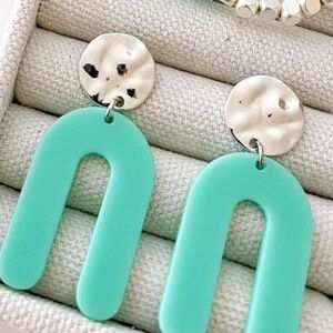 Kinsley Armelle NWT Rayne Collection - Silver Mint Earrings